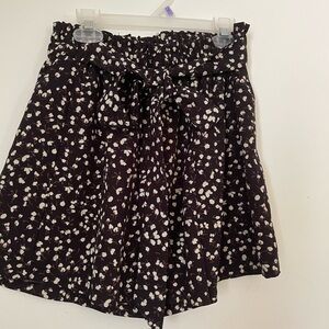 Black pattern tie waist shorts